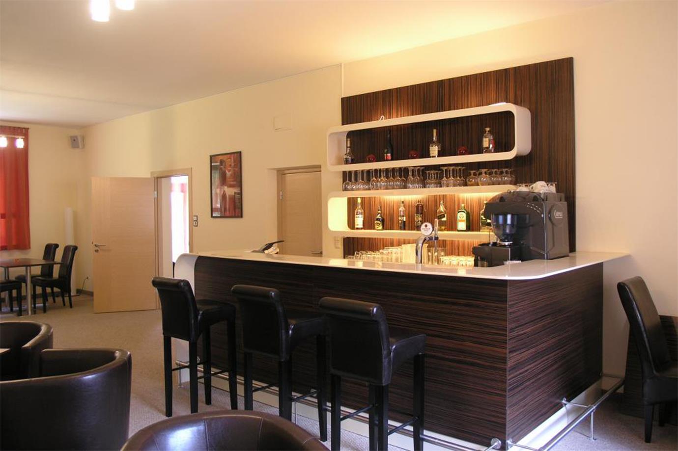 wood-cabinet-bar-counter-furniture-with-stools-affordable-price